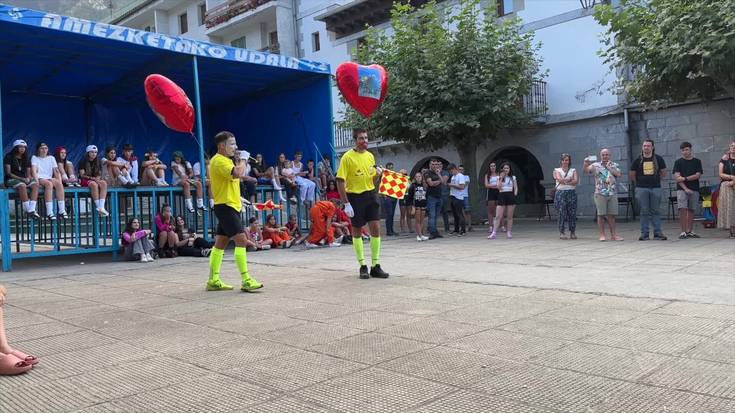 Joseba Larreta 'Latu' gogoan izan dute festetan