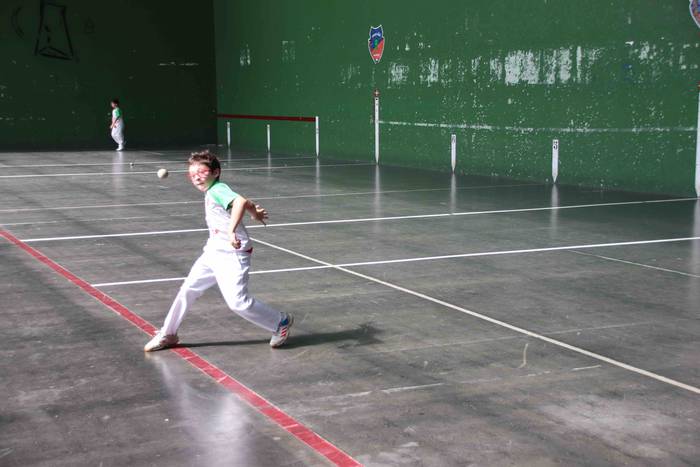 Behar Zana elkarteko festa 2 24 1559405192584