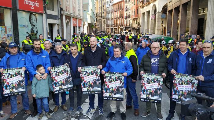 Txirrindulari taldeek agintarien esku hartzea eskatu dute moto-loturen afera konpontzeko