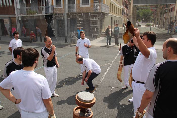 Behar Zana 70. urteurrena errebotea 14 1465127724390