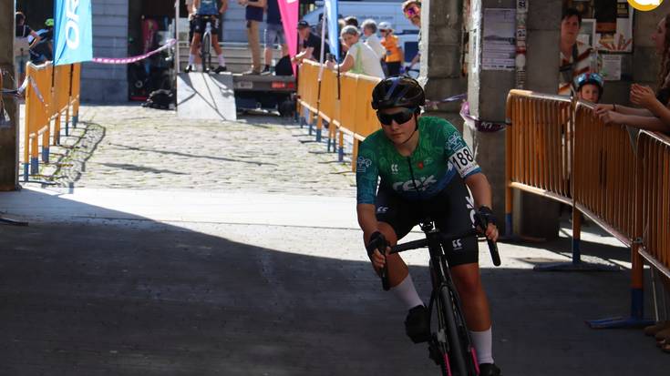 Emakumezkoen Gipuzkoako VI. Itzulia ari dira egiten Tolosan