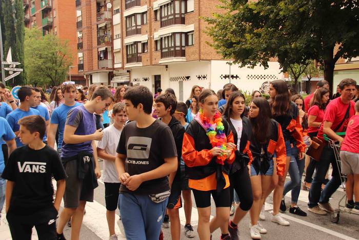 Kalean gora eta behera, kuad 15 1564506794649