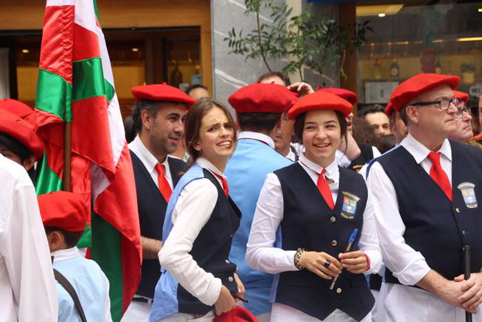 Santuek eta dantzariek poztu 33 1498312360856