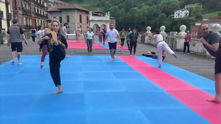 Akrolosa Jaialdiarekin pozik parte hartzaileak eta antolatzaileak