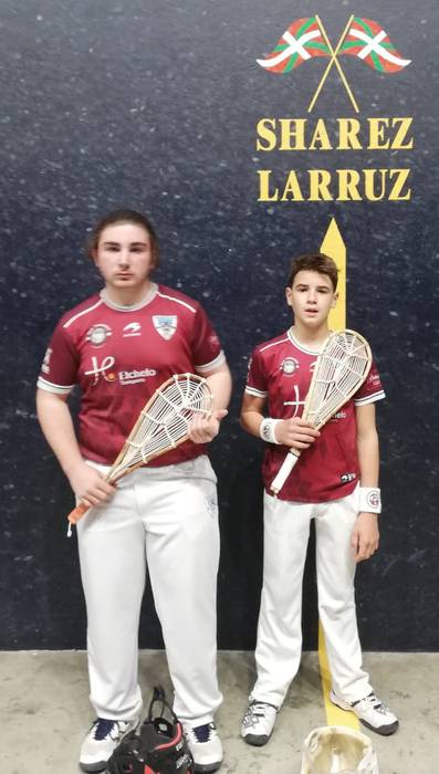 Faboritoak irabazle Urruñan eta Iruran.