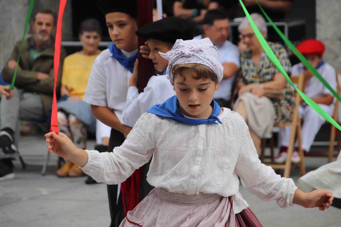 Dantzak, txistuak eta trikit 45 1565549094545