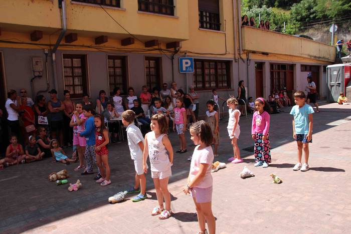 Tripa beteta, dantzan pasa d 43 1563205335854