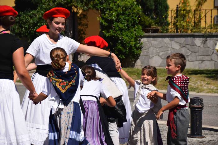 Orendain festak dantza emana 52 1534333407074