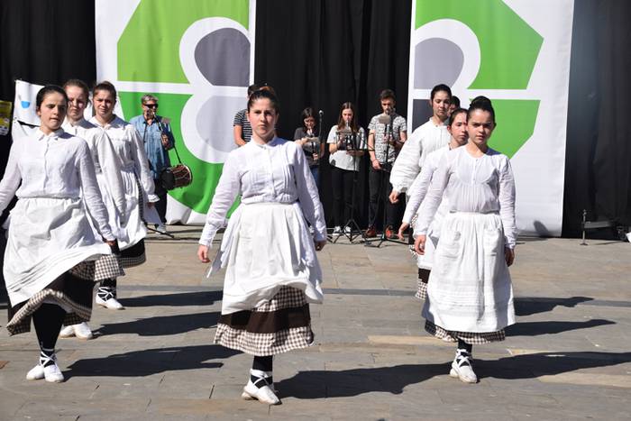 Dantzari txikiak, goizeko pr 106 1491667030744