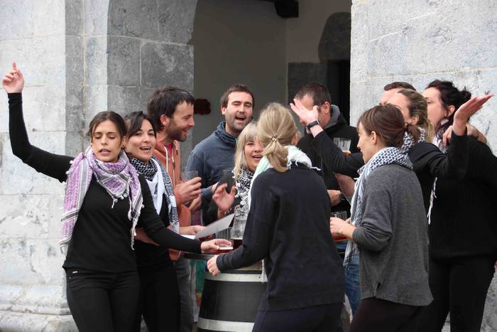 Emakumeek dantzan jarri dute 34 1552145621085