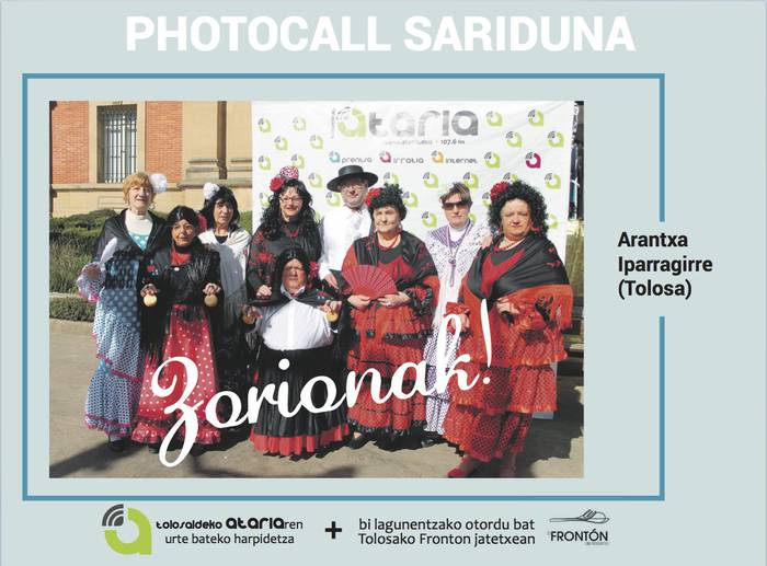 Photocall-eko sariaz sevillanak dantzatzera