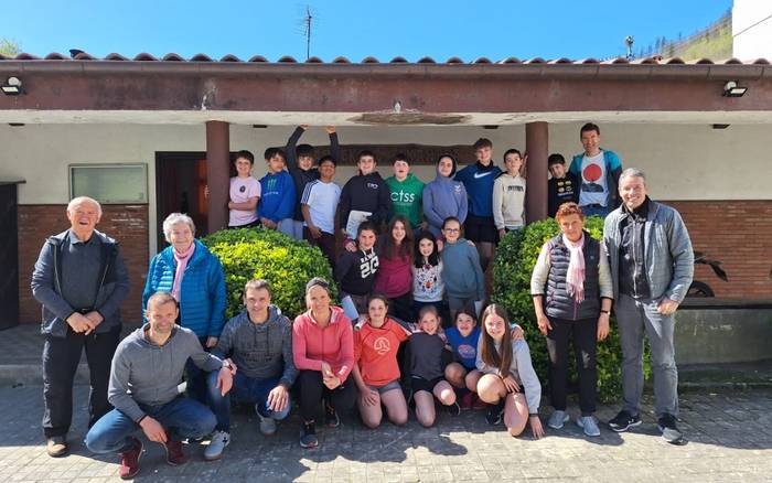 Zumadi eskolako ikasleak bertsotan