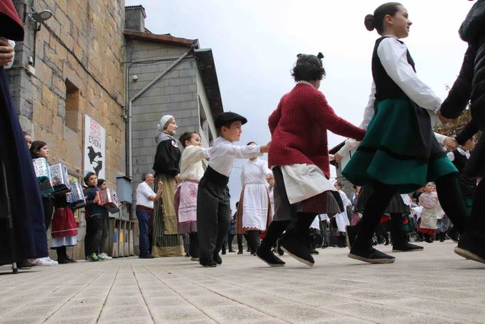 Dantzari Txiki Eguna Zizurki 1 1575117813732