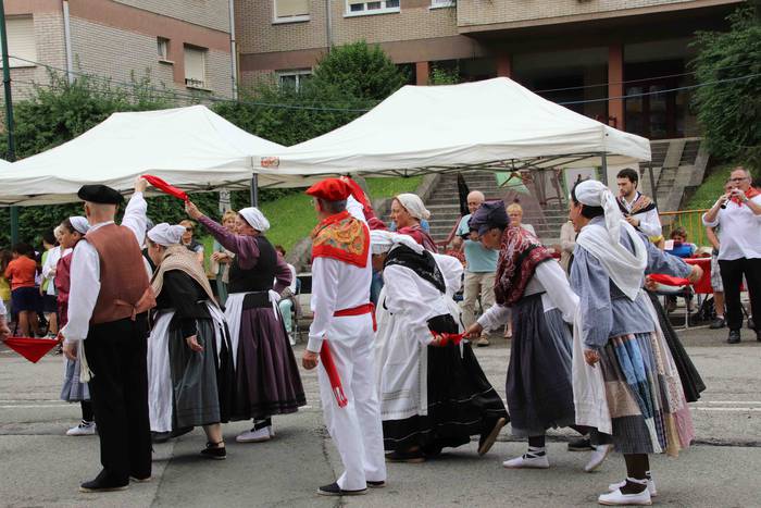 Larrain dantza egin dute Ama 13 1562505576927