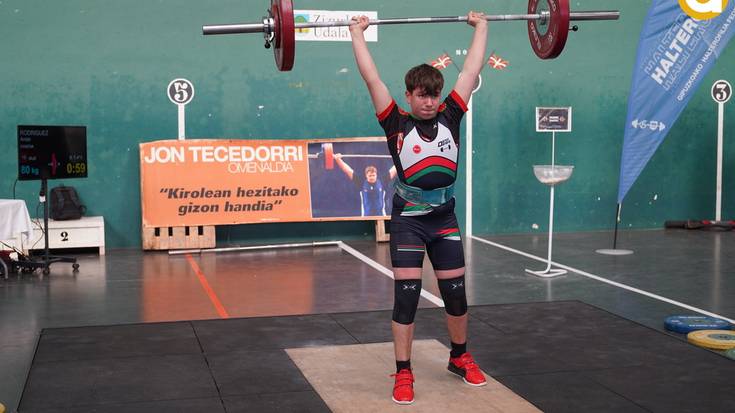 Gipuzkoako Halterofilia Kluben Txapelketa jokatzen ari dira Zizurkilen