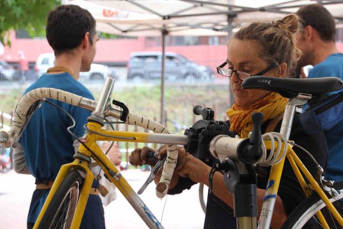 BIgarren eskuko azoka, mugik 15 1664013939941