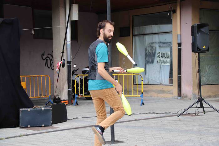 Malabareak eta akrobaziak na 25 1562507120615