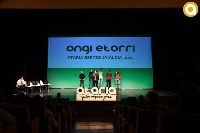 Ataria Bertso Jaialdirako sarreren erdia saldu da