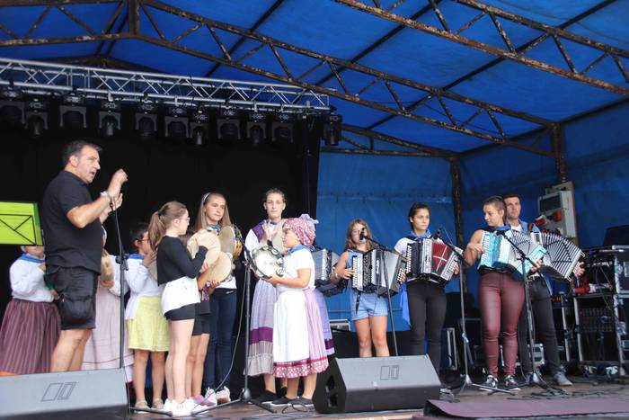 Dantzak, txistuak eta trikit 13 1565549076129