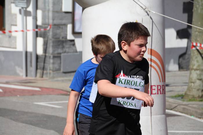 Haur, gazte eta heldu krosea 84 1491742277259