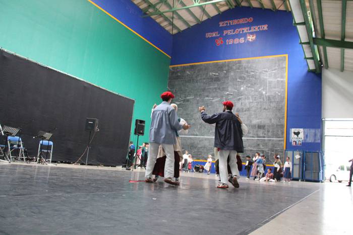 Kristikin eta dantza, Lizart 41 1496497207998