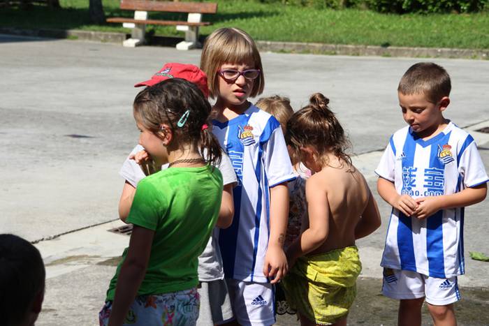 Festak hastearekin batera, j 27 1502727388012