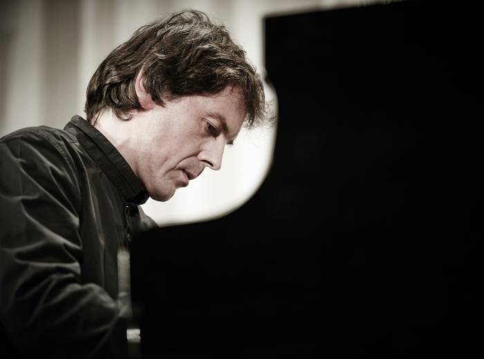Musikaren bitartez garuna estimulatzeko saioak, adinekoentzat
