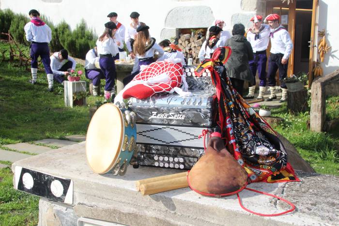 Belaunaldi arteko Talai dantza