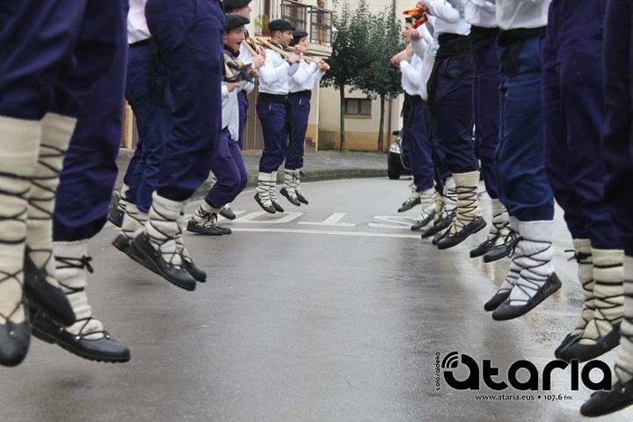 Talaiak tanten azpian ere dantzan - 35