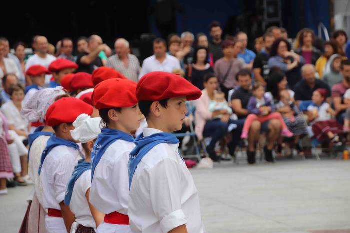 Dantzak, txistuak eta trikit 63 1565549107994