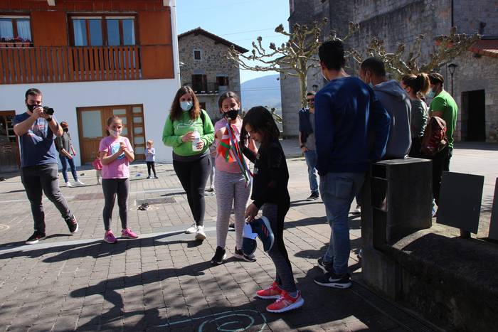 Elkartasun keinuak Adunan 13 1616942578956