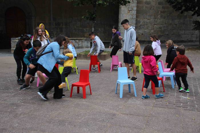 Leaburuko haurrek jolasean o 1 1656520734912