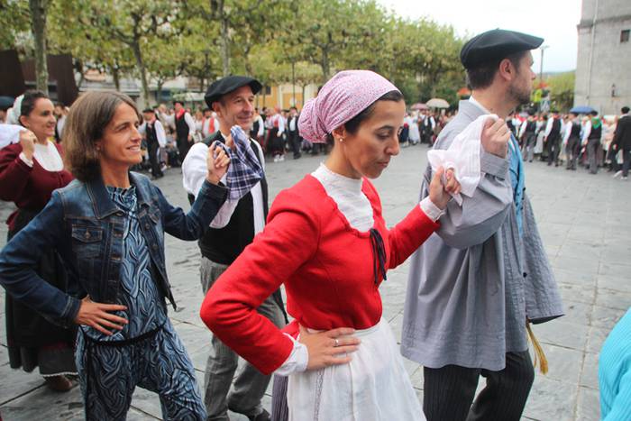 Udaberri Dantza Dezagun Tolo 114 1504963706952