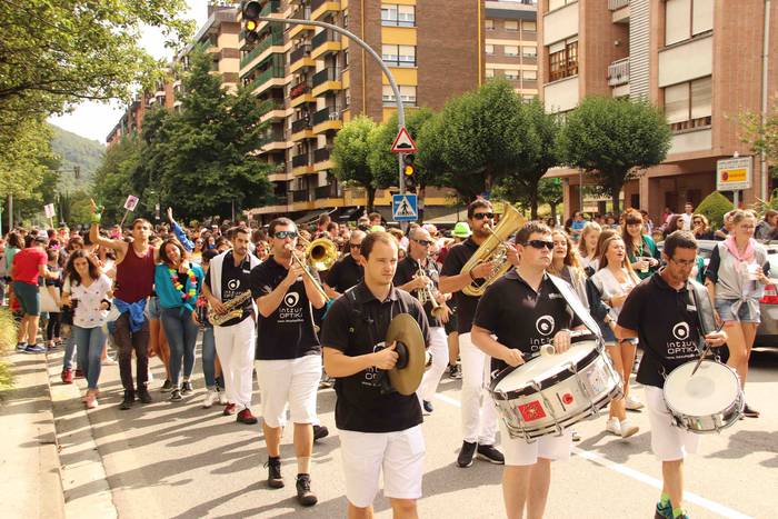 Kalean gora eta behera, kuad 35 1564506808060