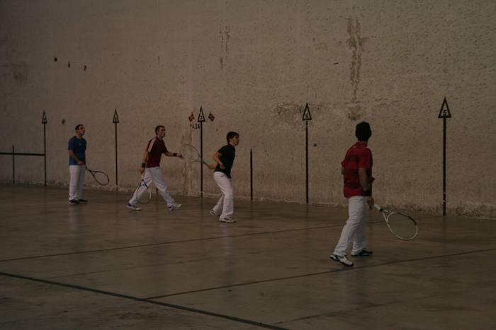 Frontenis Txapelketarekin  hastear dira Berrobiko frontoian