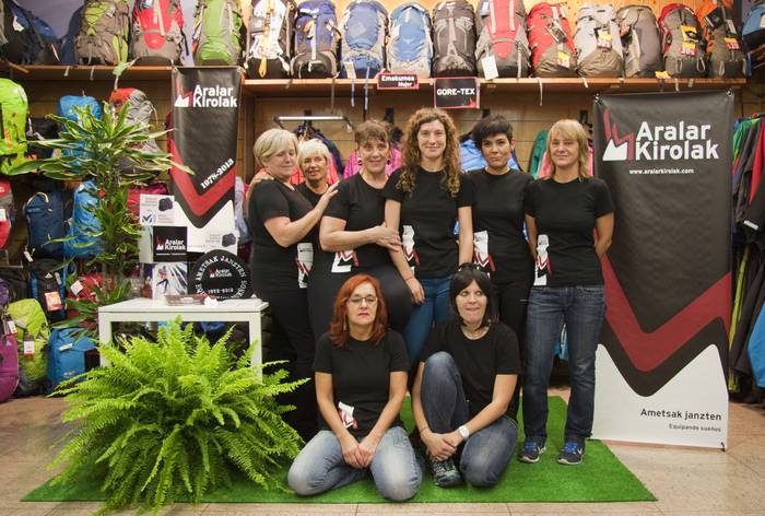 Aralar Kirolak dendaren 35 urteak bezeroekin ospatu nahi dituzte