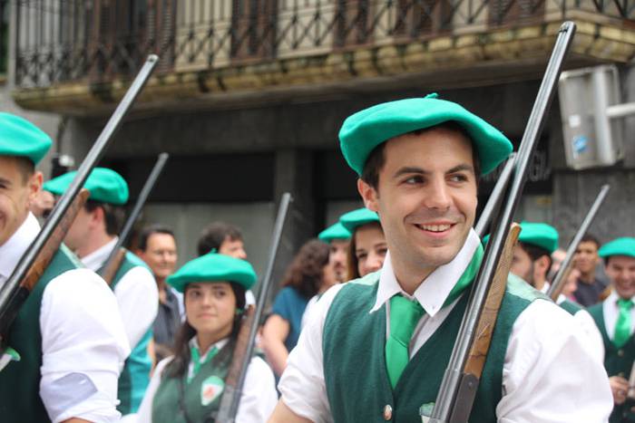 Santuek eta dantzariek poztu 136 1498312939404