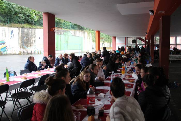 Dantzari eguna Villabonan 1 1521382720941