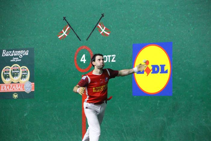 Autobusa antolatu dute pilota finala ikustera joateko