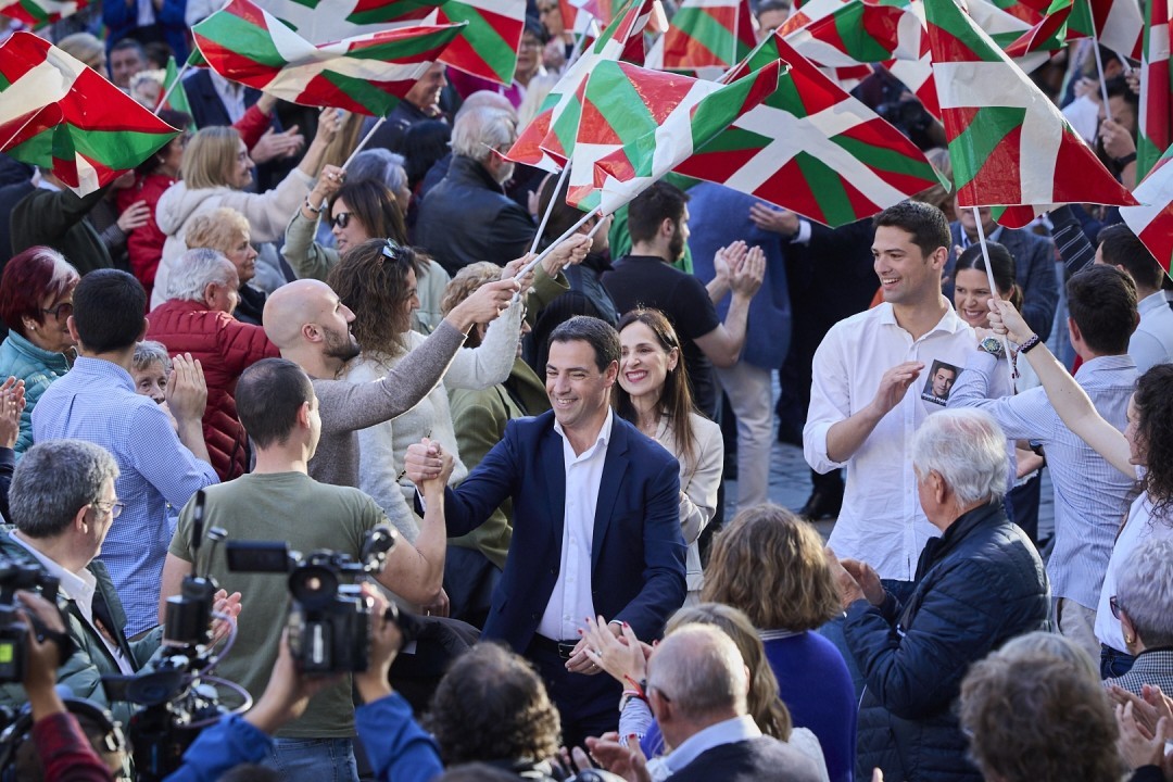 Euskal Herrian ere bada mehatxurik, eta EAJren eskutik dator