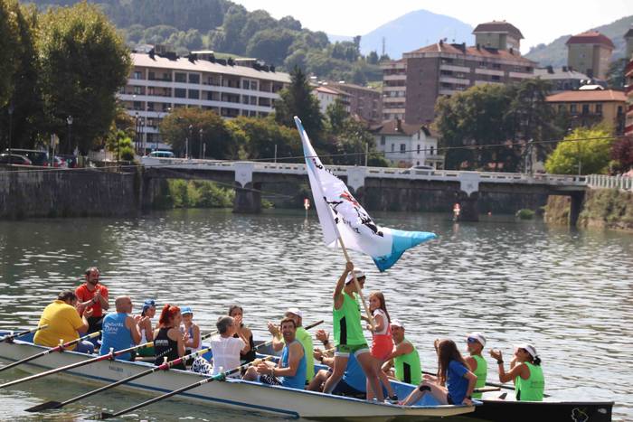 Arraunean, elkartasunez 199 1568480101350