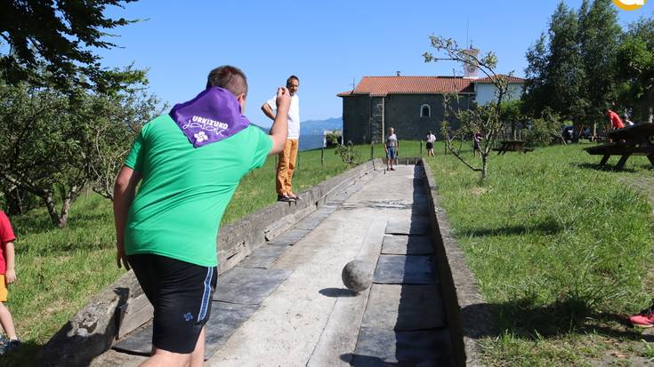 Festak agurtzeko, bolo eta toka txapelketak