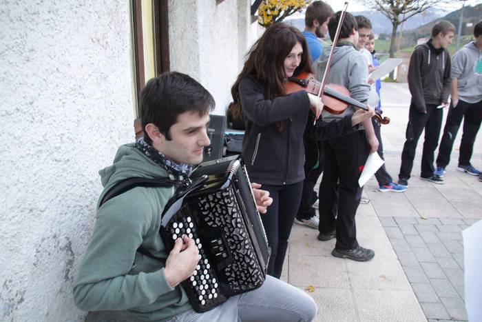 Euskararen Eguna Altzon 2015, gazteek antolatuta 3 1449249331278