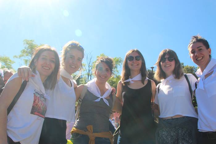 Eskuak batuta, desio bakarre 30 1528640675477