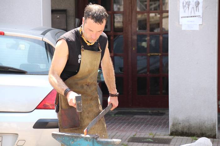 Artisau eta janari azoka iruran 31 1465128730904