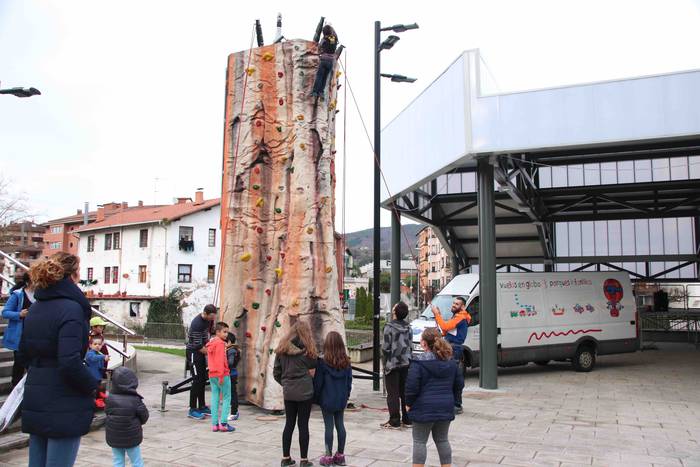 Gau Krosaren aurretik umeak protagonista 25 1544893309201