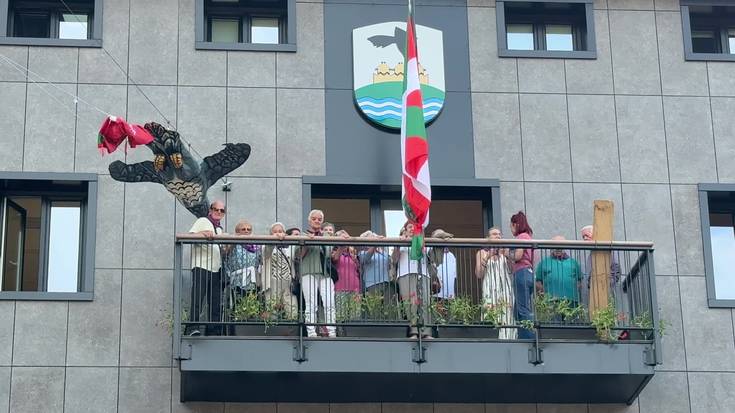 Kukuak egin du plazarako bidea