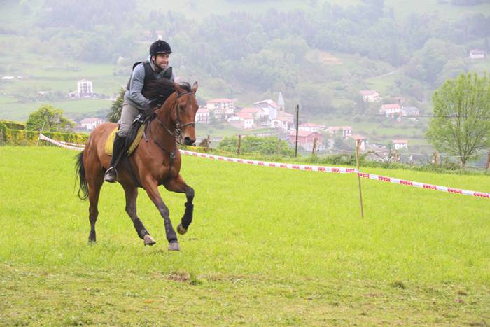 Izaskungo festetako zaldi lasterketa 2016 9 1463247011416