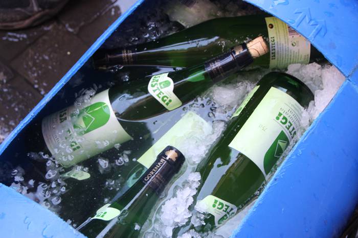 Haurrak jolasean, helduak jan eta edanean 49 1468672287413