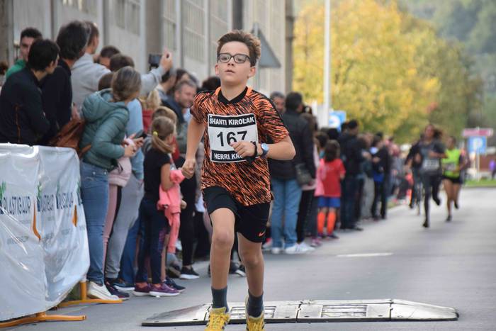 Gozatu egin dute txikienek S 67 1634039504282